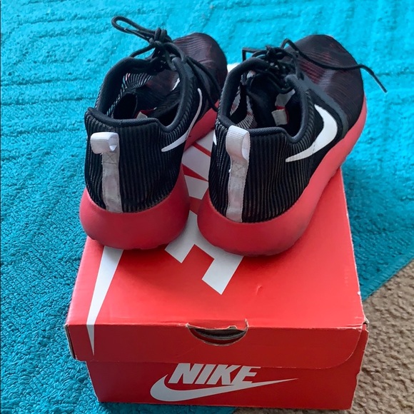 Sneakers - Picture 4 of 6